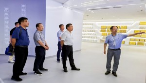 拱墅區(qū)人大常委會(huì)黨組書記、主任鮑一飛帶隊(duì)走訪托普云農(nóng)